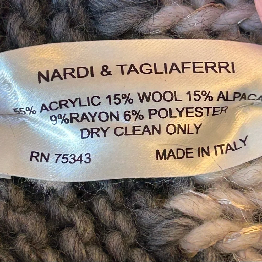 Nardi & Tagliaferri NWT Grey Heart Winter Hat Pom Pom Made in Italy Beanie - Picture 4 of 7